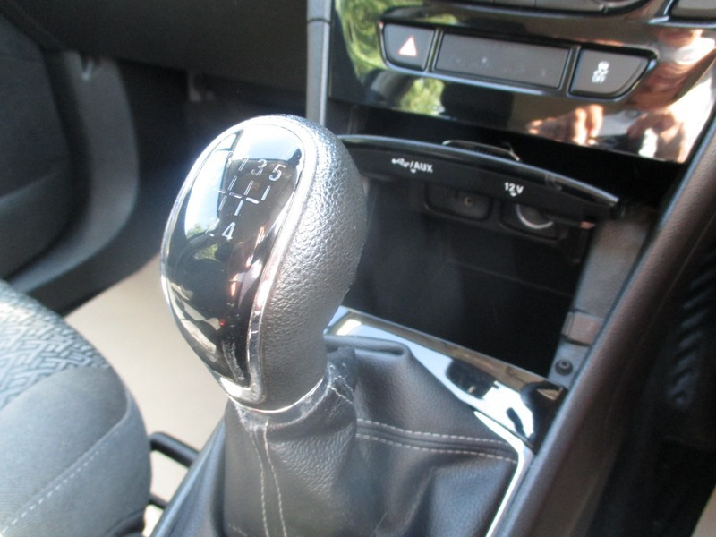 Vauxhall Mokka Design Nav White #40