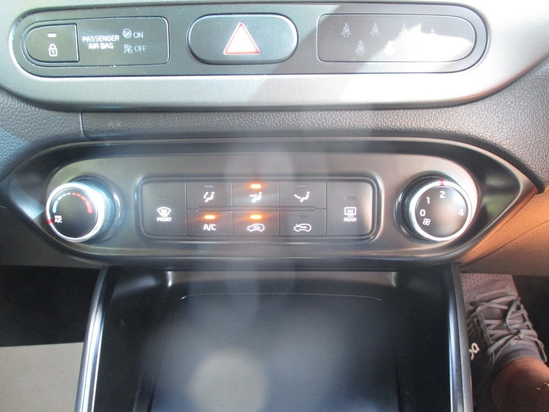 Kia Carens 2 Silver #39