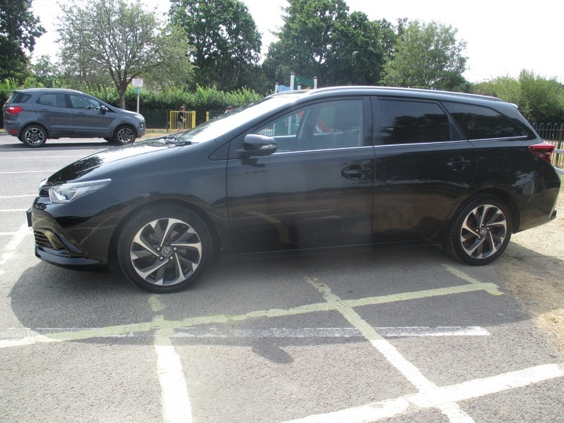Toyota Auris Auris Excel D-4d Red #14