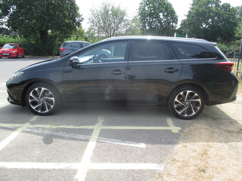 Toyota Auris Auris Excel D-4d Red #13