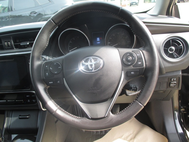 Toyota Auris Auris Excel D-4d Red #34