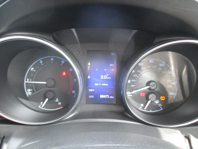 Toyota Auris Auris Excel D-4d Red #37