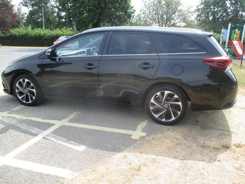 Toyota Auris Auris Excel D-4d Red #12