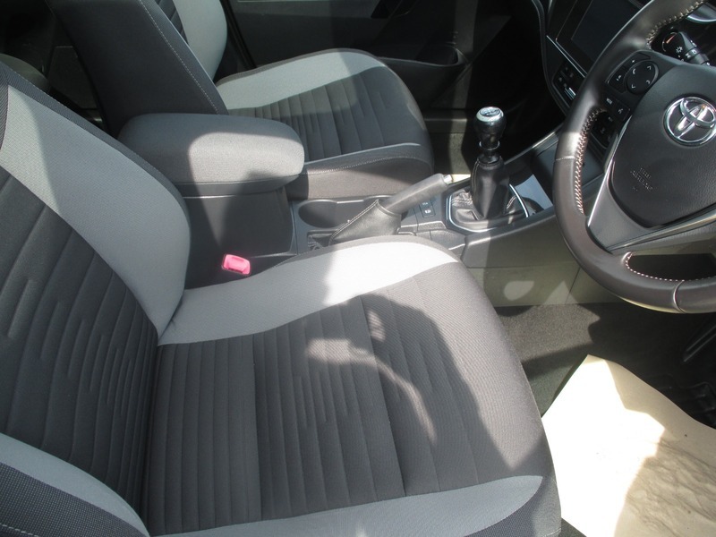 Toyota Auris Auris Excel D-4d Red #20