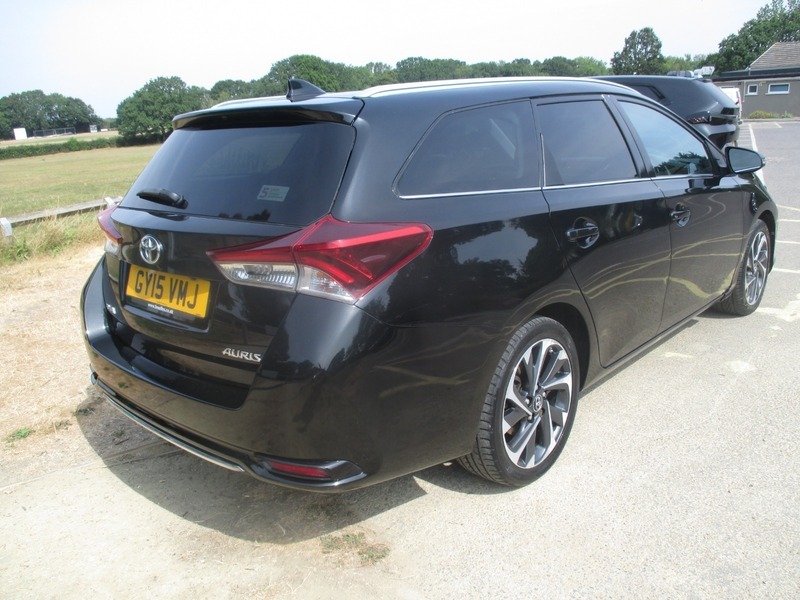 Toyota Auris Auris Excel D-4d Red #7