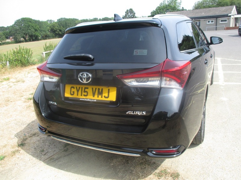 Toyota Auris Auris Excel D-4d Red #8