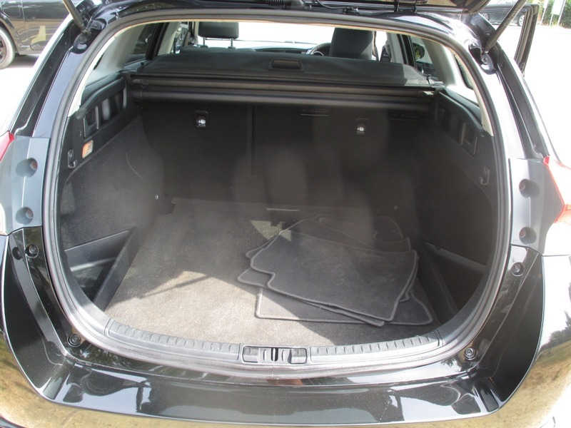 Toyota Auris Auris Excel D-4d Red #25