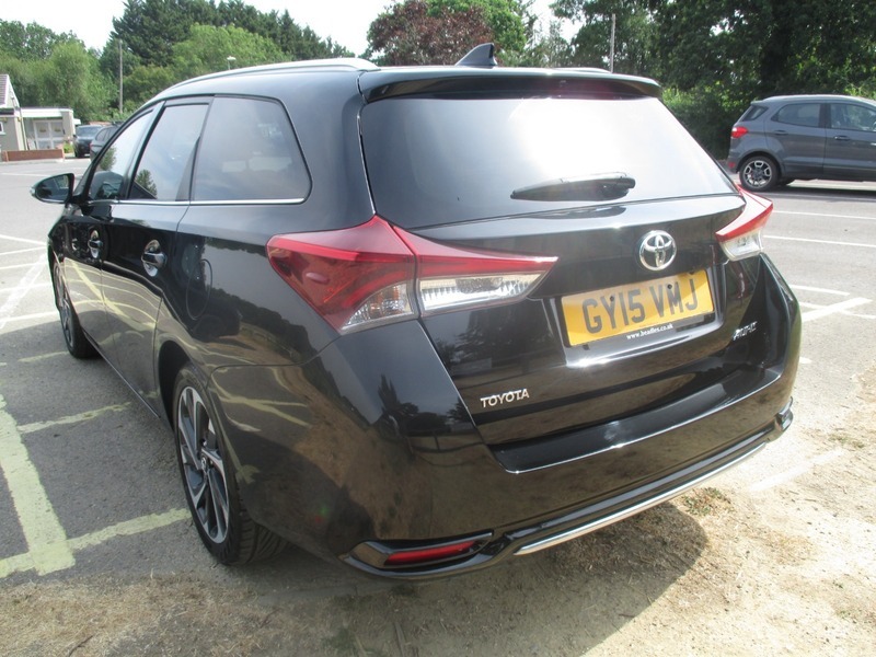 Toyota Auris Auris Excel D-4d Red #10
