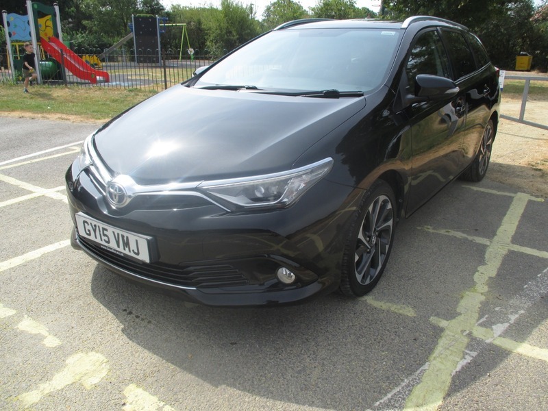 Toyota Auris Auris Excel D-4d Red #16