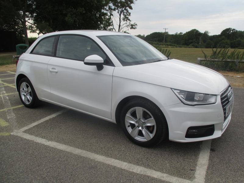 Audi A1 Tfsi Se White #2
