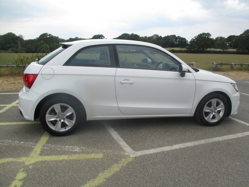 Audi A1 Tfsi Se White #5