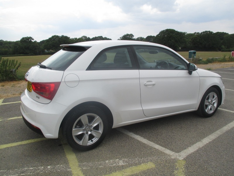 Audi A1 Tfsi Se White #6