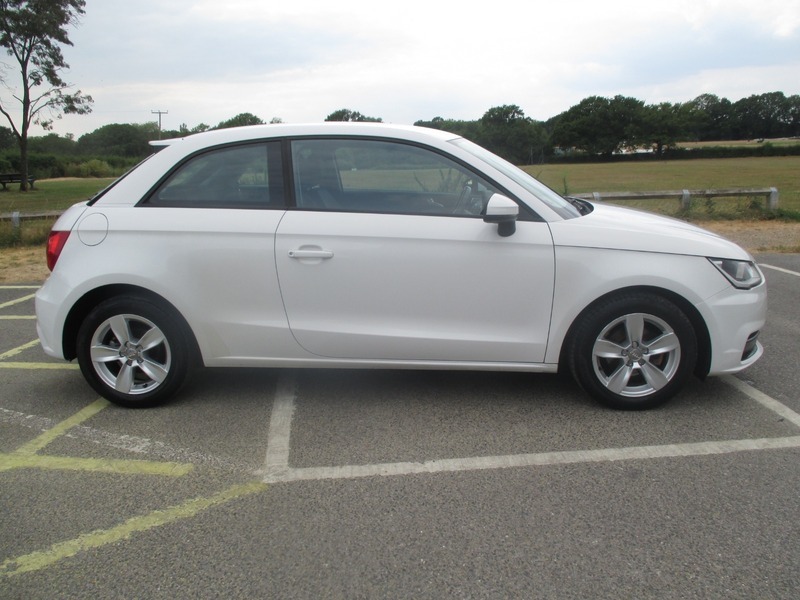 Audi A1 Tfsi Se White #4