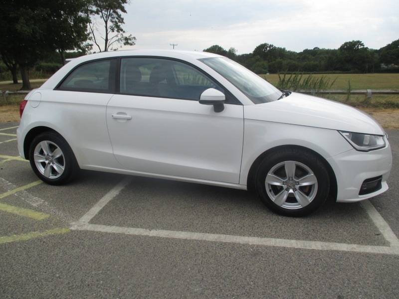 Audi A1 Tfsi Se White #3