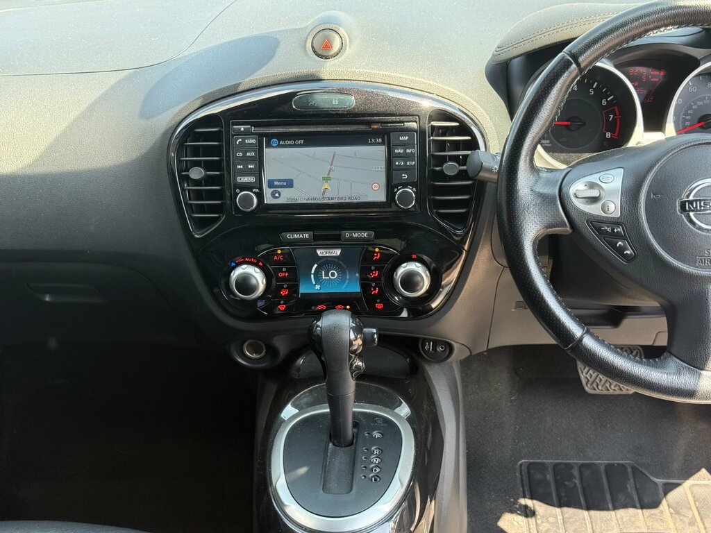 Nissan Juke Tekna Dig-t Red #10