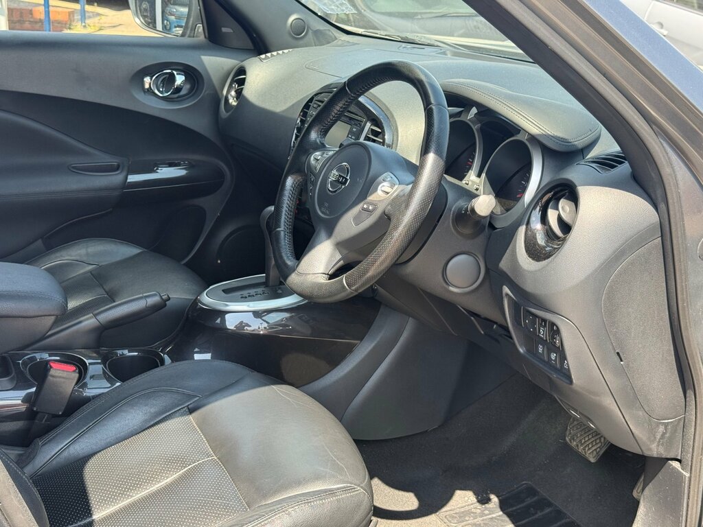 Nissan Juke Tekna Dig-t Red #7
