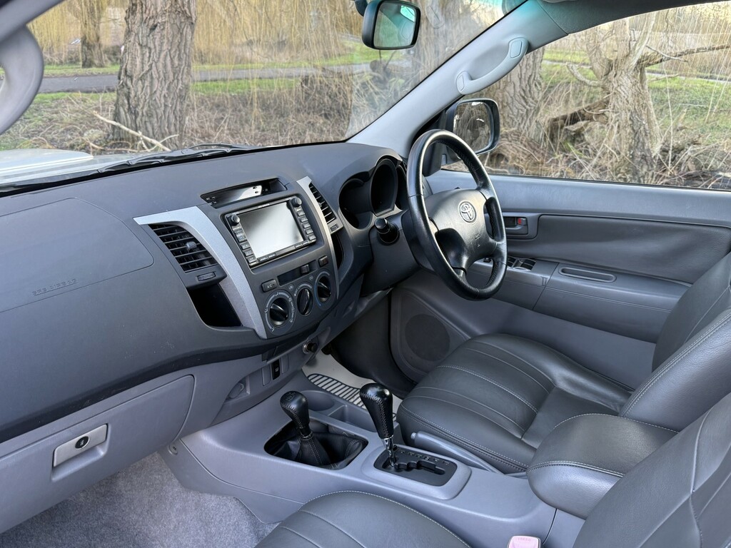 Toyota HILUX 3.0 D-4d Invincible EO09YZX Silver #4