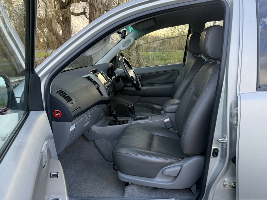 Toyota HILUX 3.0 D-4d Invincible EO09YZX Silver #6