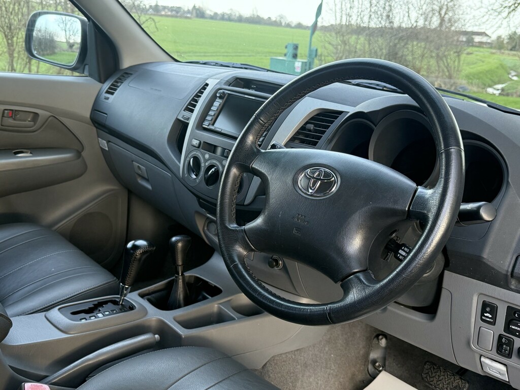 Toyota HILUX 3.0 D-4d Invincible EO09YZX Silver #5