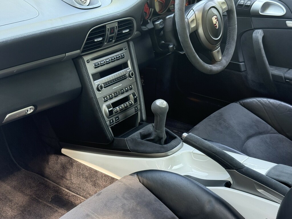Porsche 911 Carrera 2 S #32