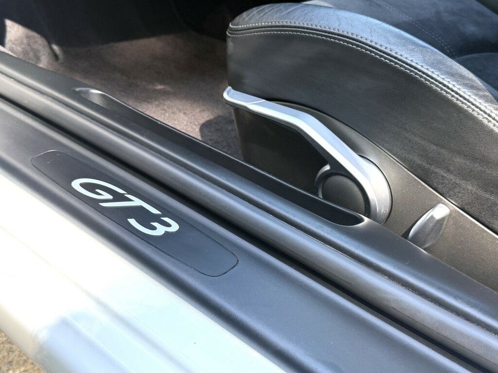 Porsche 911 Carrera 2 S #6