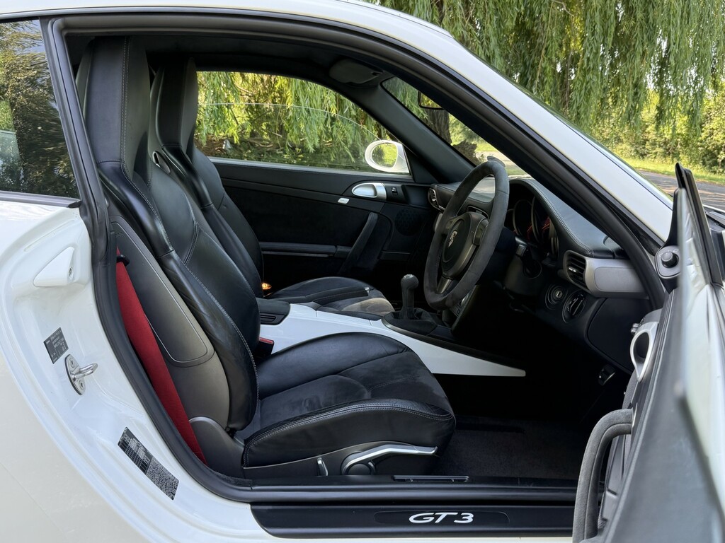 Porsche 911 Carrera 2 S #33
