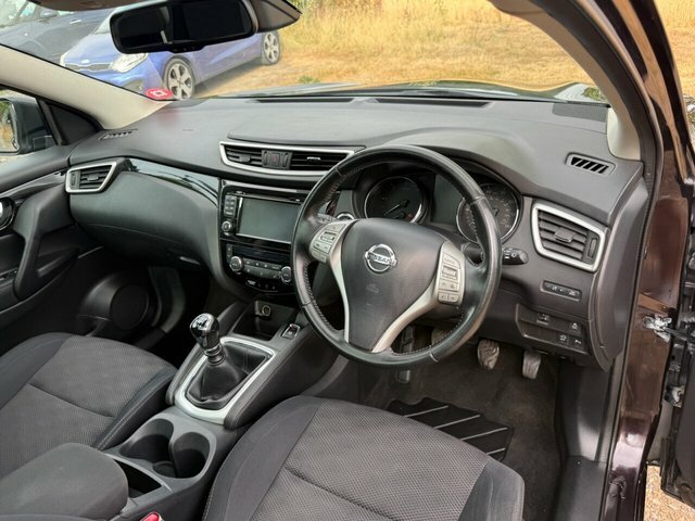Nissan Qashqai Hatchback Black #36