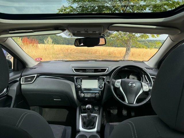 Nissan Qashqai Hatchback Black #38