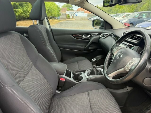 Nissan Qashqai Hatchback Black #34