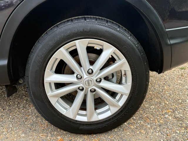 Nissan Qashqai Hatchback Black #32