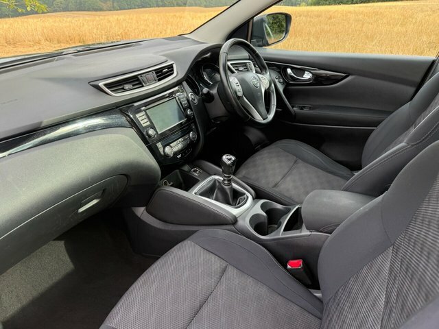 Nissan Qashqai Hatchback Black #42
