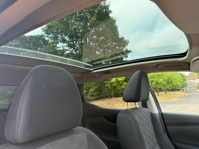 Nissan Qashqai Hatchback Black #35