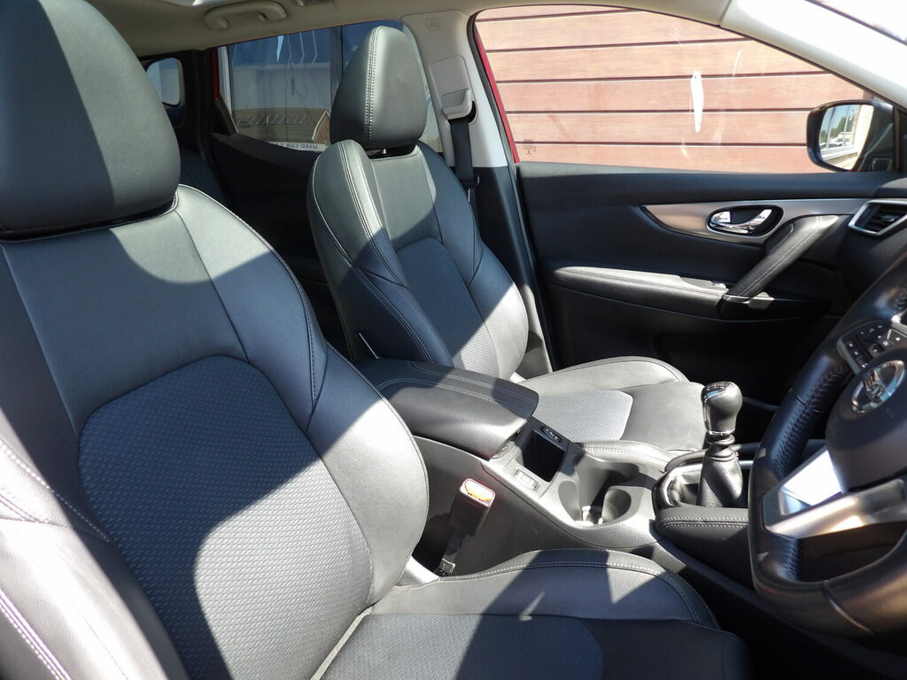 Nissan Qashqai Hatchback 1.6 Dig-t Tekna Red #5