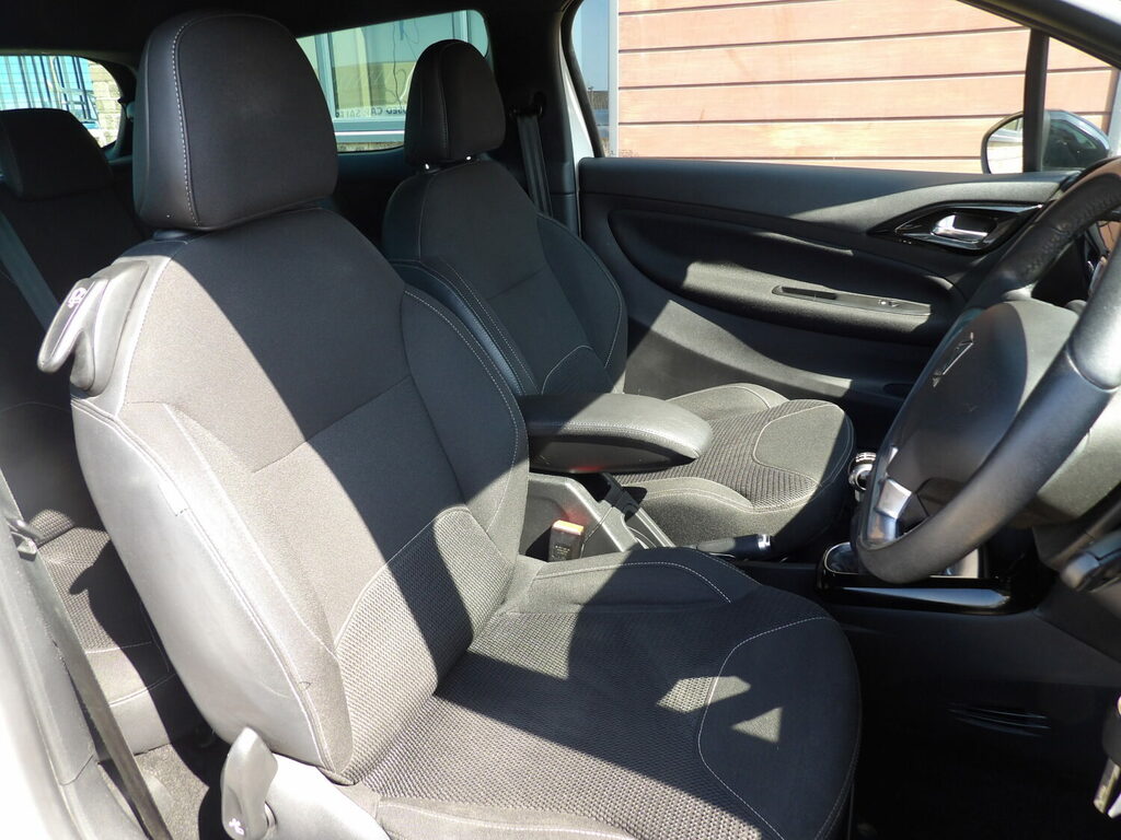 Citroen DS3 Hatchback White #7