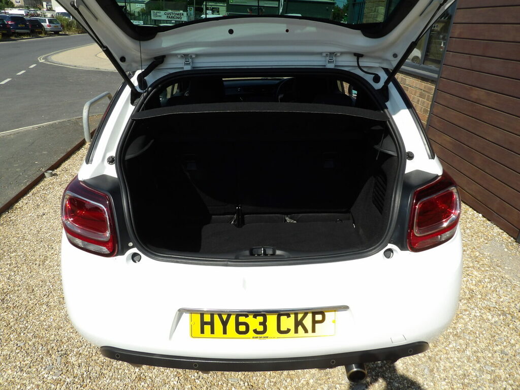 Citroen DS3 Hatchback 1.6 E-hdi Airdream Dstyle Plus White #4