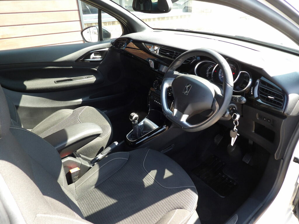 Citroen DS3 Hatchback 1.6 E-hdi Airdream Dstyle Plus White #6