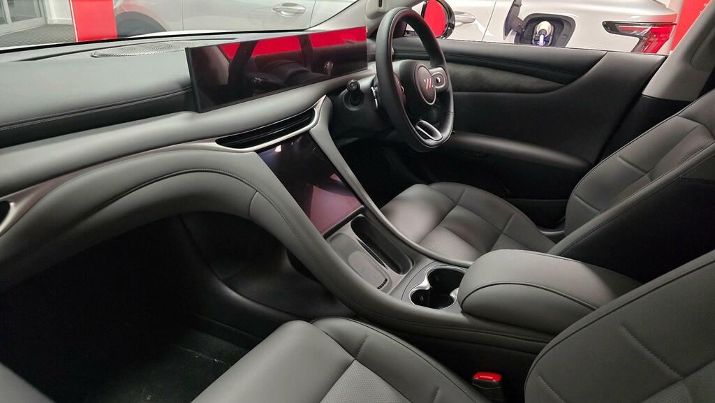 MG IM5 75Kwh Standard Range Saloon Grey #4