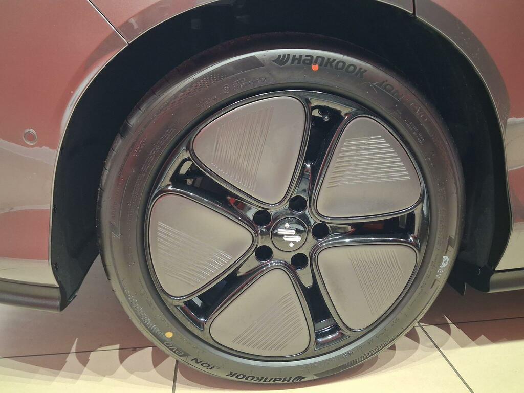 MG IM5 75Kwh Standard Range Saloon Grey #3