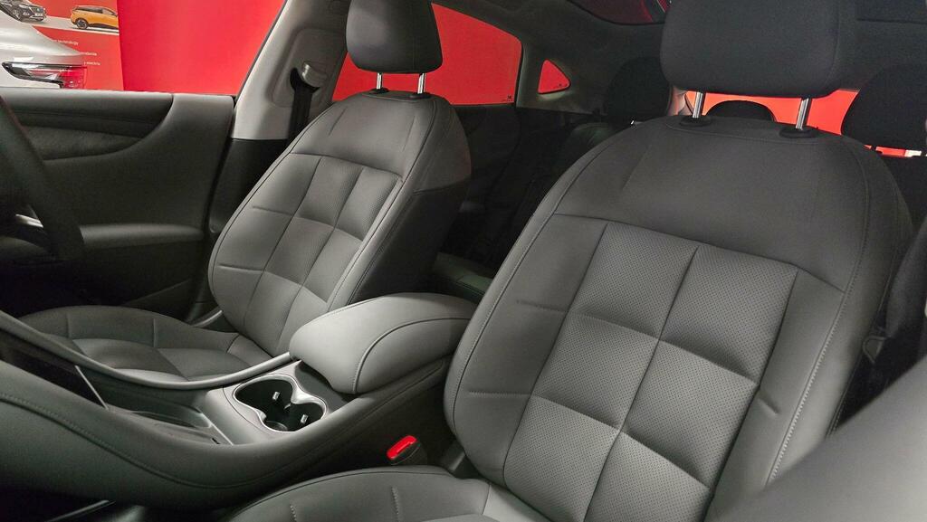 MG IM5 75Kwh Standard Range Saloon Grey #5