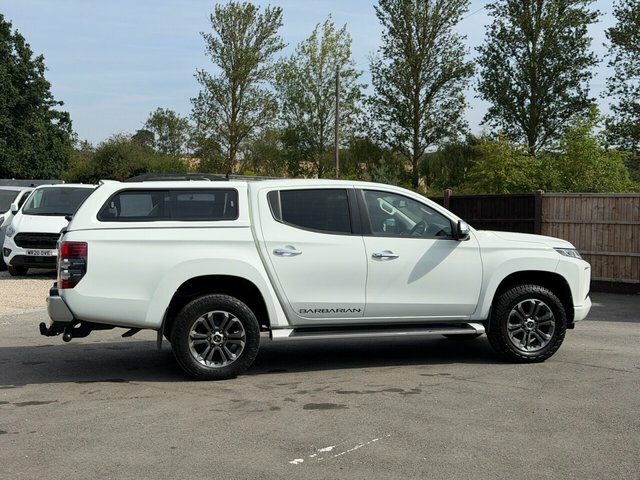 Mitsubishi L200 2.2 Di-d Dc Barbarian Pickup Double Cab WJ21FFD White #5