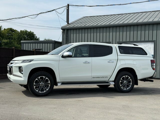 Mitsubishi L200 2.2 Di-d Dc Barbarian Pickup Double Cab WJ21FFD White #2