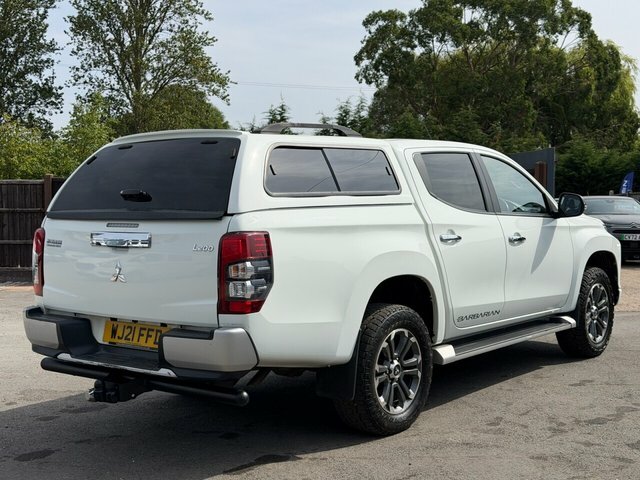 Mitsubishi L200 2.2 Di-d Dc Barbarian Pickup Double Cab WJ21FFD White #6