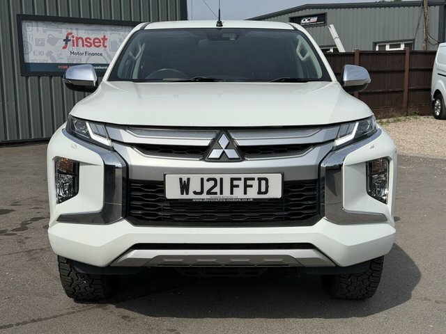 Mitsubishi L200 2.2 Di-d Dc Barbarian Pickup Double Cab WJ21FFD White #3