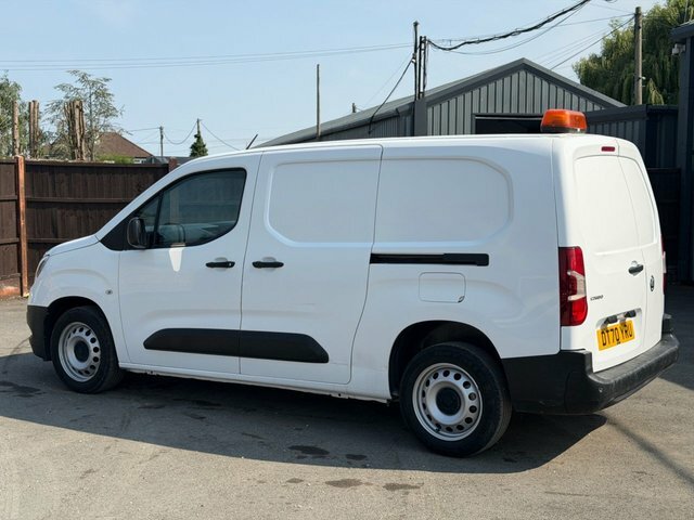 Vauxhall Combo 1.5 Turbo D 2300 Dynamic Panel Van Manu White #3