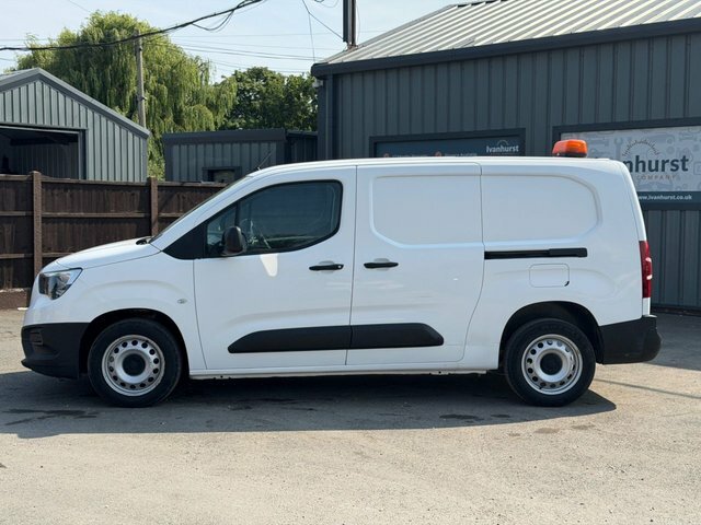 Vauxhall Combo 1.5 Turbo D 2300 Dynamic Panel Van Manu White #2