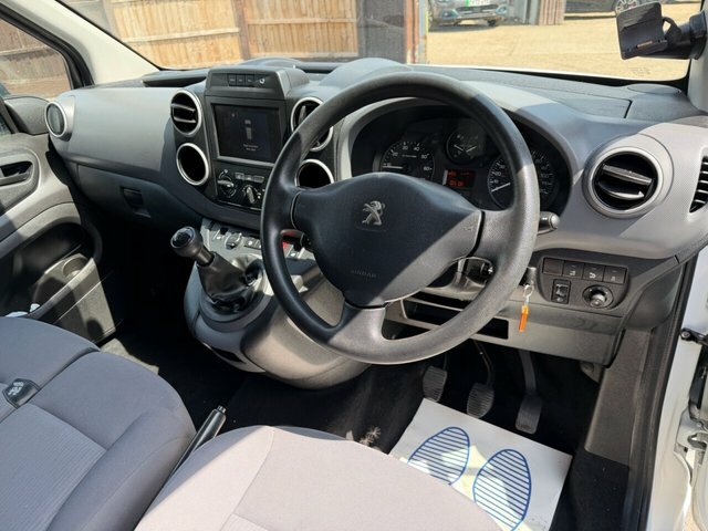 Peugeot Partner White #26