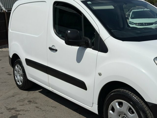 Peugeot Partner White #11