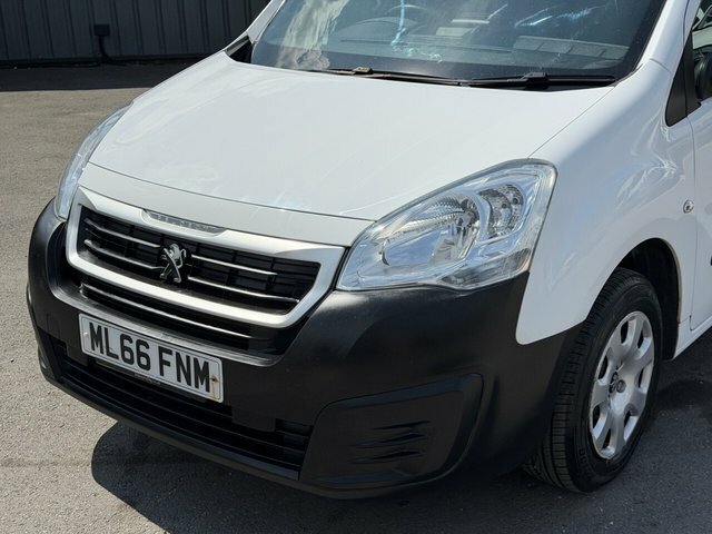 Peugeot Partner White #9
