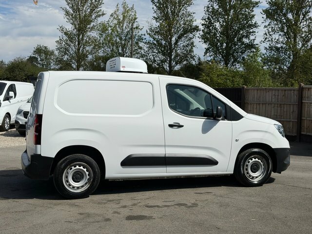 Vauxhall Combo 1.5 Turbo D 2000 Dynamic Panel Van Manu White #4