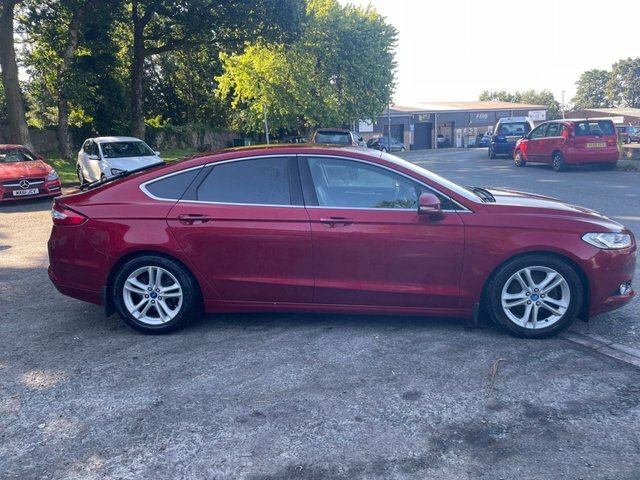 Ford Mondeo 1.5T Ecoboost Titanium Hatchback Red #4